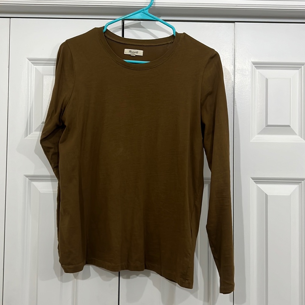 Madewell slightly cropped long sleeve tee.